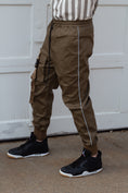 Load image into Gallery viewer, Duane Cargo Joggers in Dark Green
